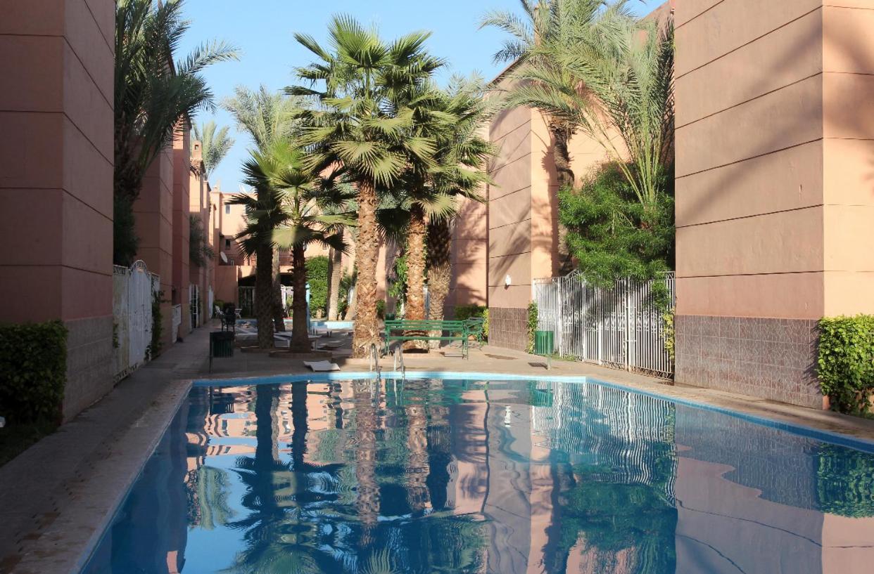 Maison Riad Traditionnel Idealement Situe A Marrakech Marrakesch Exterior foto